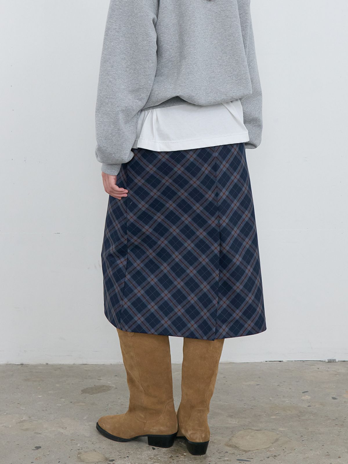 기준(KIJUN) Check Midi Skirt Navy