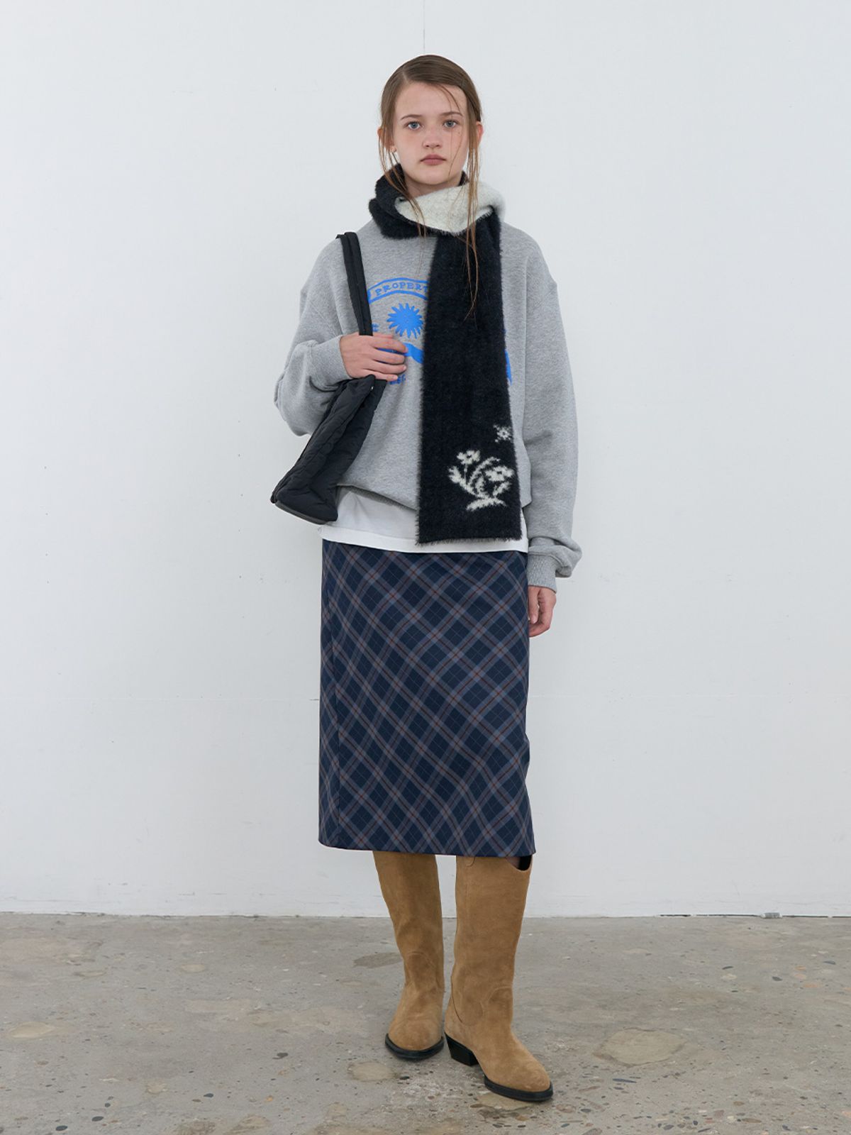 기준(KIJUN) Check Midi Skirt Navy