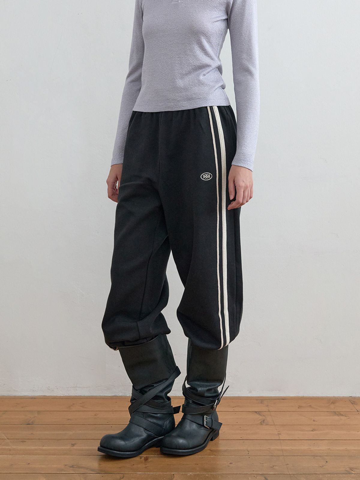 기준(KIJUN) Double Line Track Pants Black
