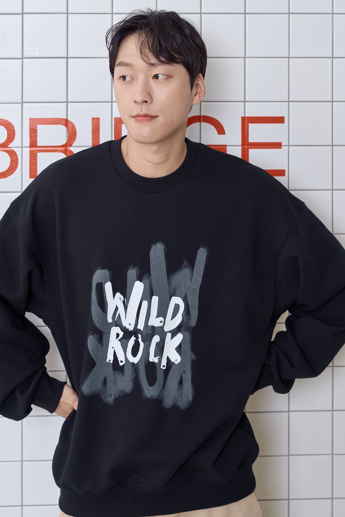 와일드락(WILDROCK) 파이어워크 더블 맨투맨_블랙