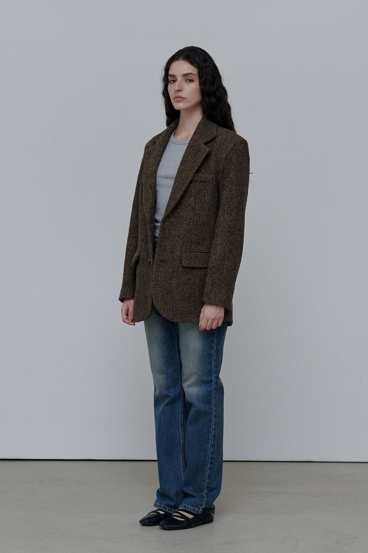 애니타임로릭(ANYTIME LOREAK) IRIS SEMI-FLARE PANTS-DEEPBEIGE (W)