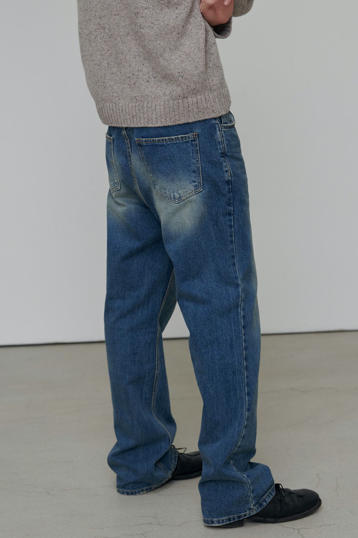 애니타임로릭(ANYTIME LOREAK) IRIS SEMI-FLARE PANTS-DEEPBEIGE (W)