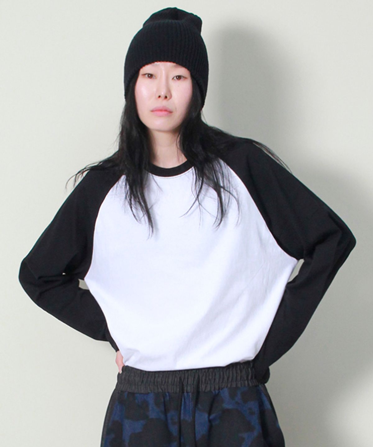 드마크(DEMARC) 루즈핏 컬러믹스 라글란 티셔츠 블랙&화이트