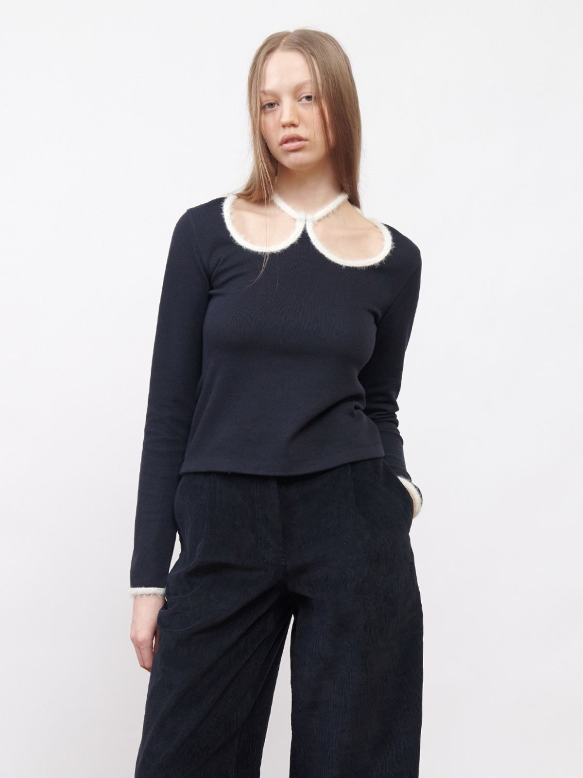 기준(KIJUN) W-Neck Jersey Top Black