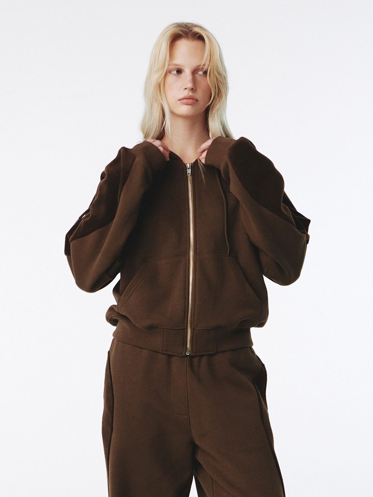 기준(KIJUN) Flow Zip-Up Hoodie Brown