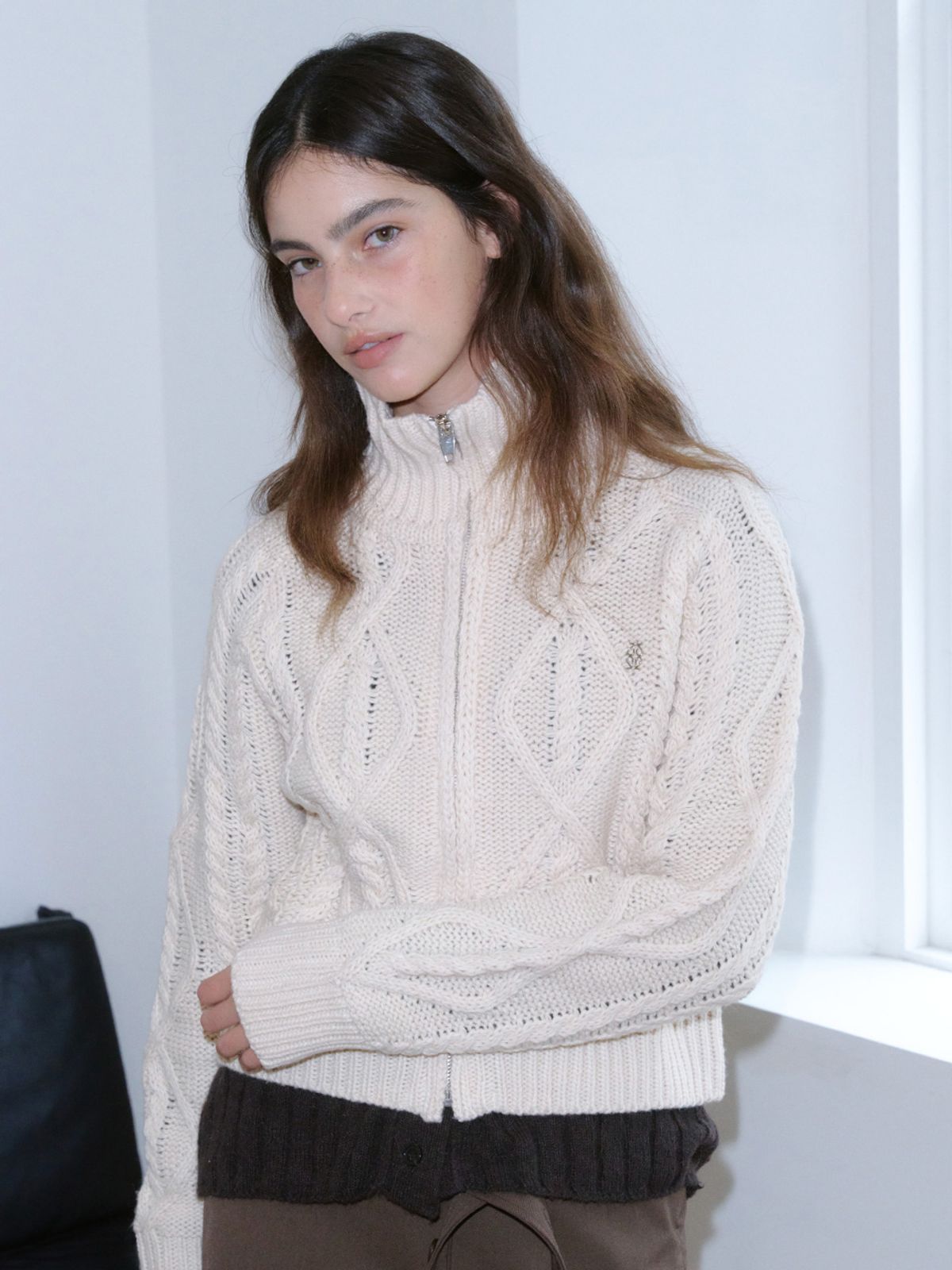 기준(KIJUN) Cable Knit Zip-Up Ivory