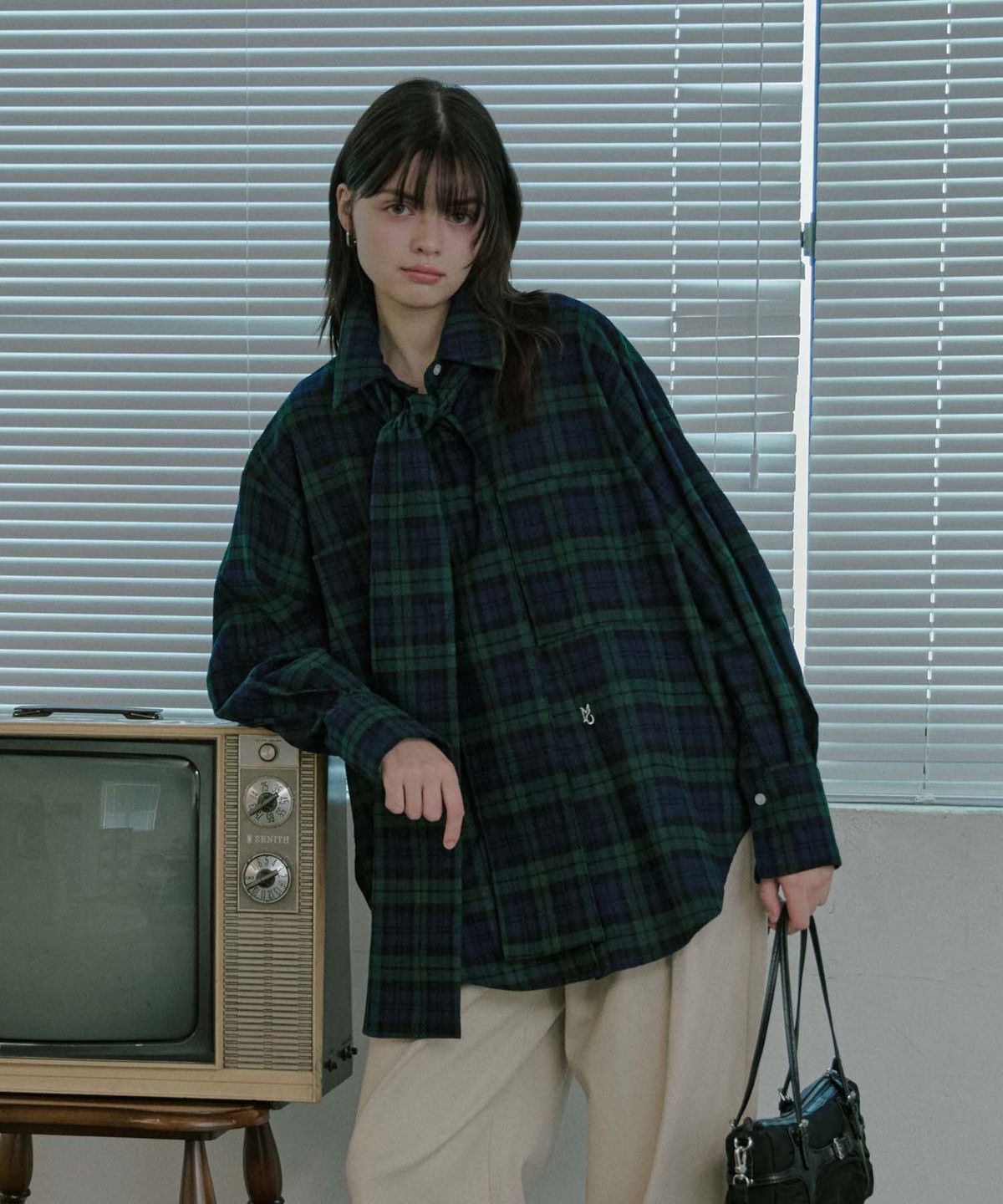 무아르모아(MOIREMOA) Round Sleeve Tie Check Shirt - Green