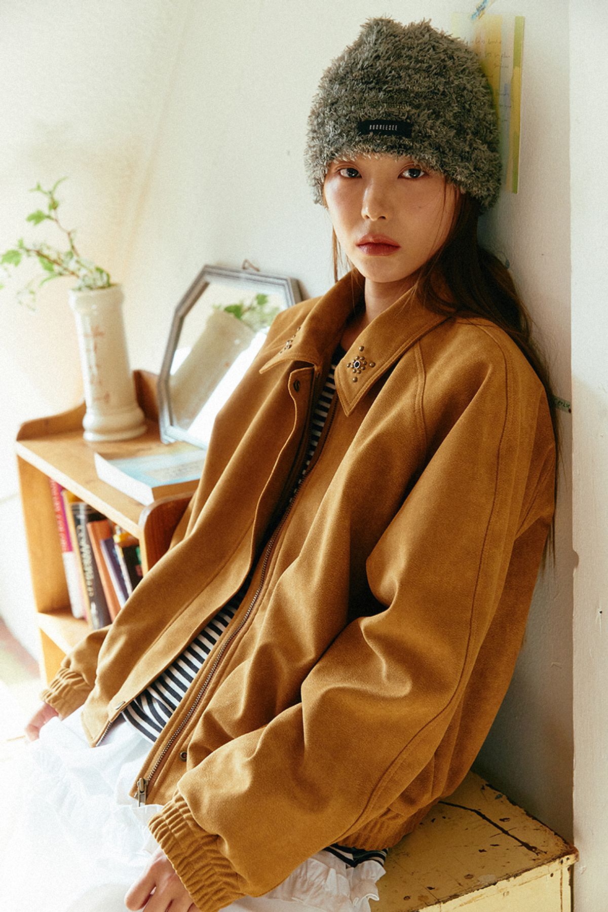 쿠키시(KOOKEESEE) 스웨이드 스터드 집업 점퍼_ 카멜베이지