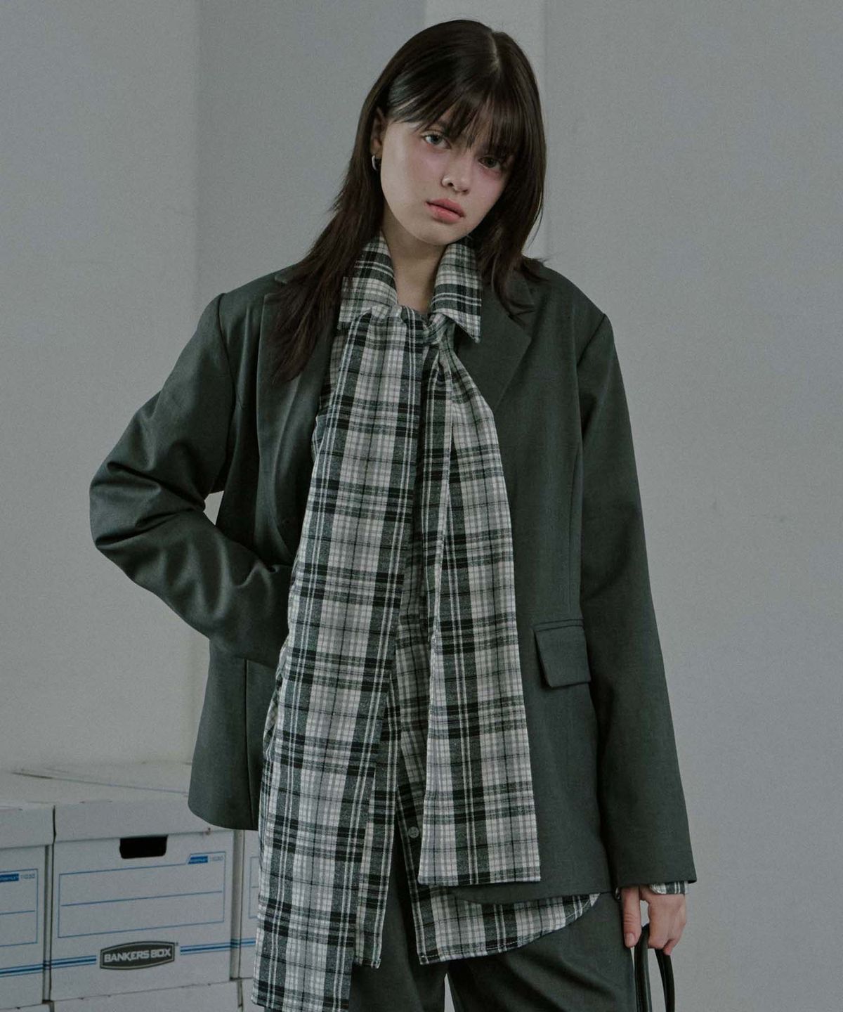 무아르모아(MOIREMOA) Round Sleeve Tie Check Shirt - Black