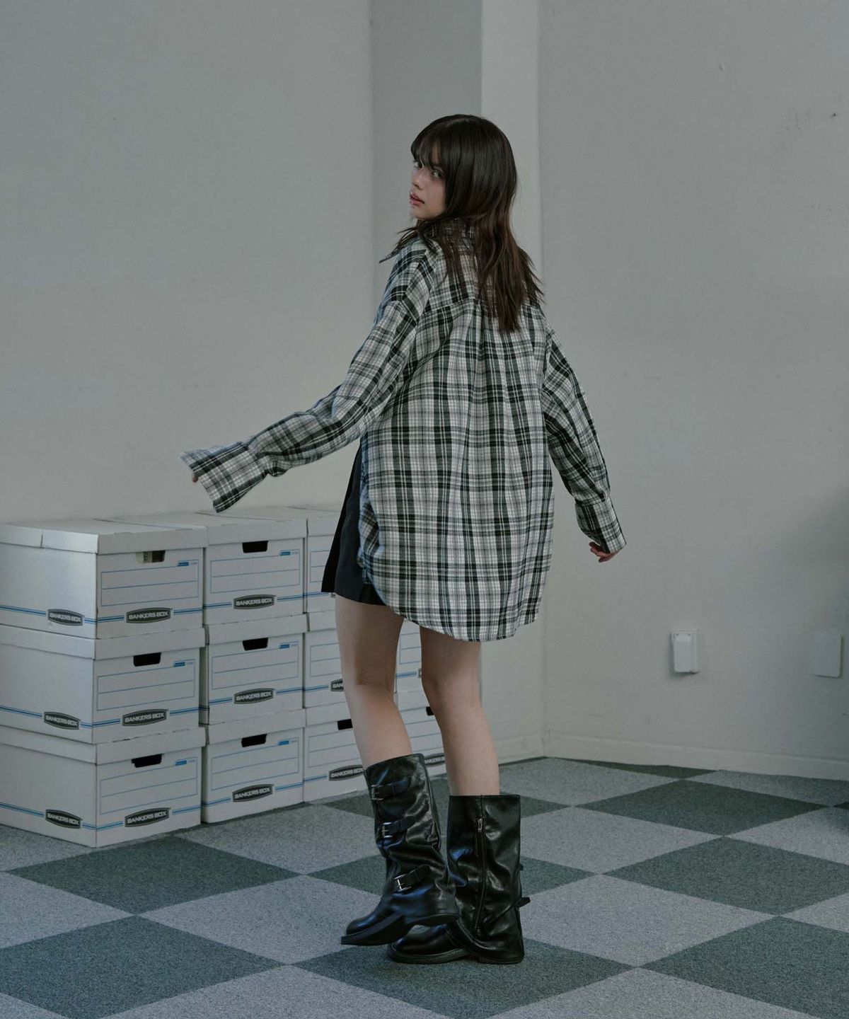 무아르모아(MOIREMOA) Round Sleeve Tie Check Shirt - Black