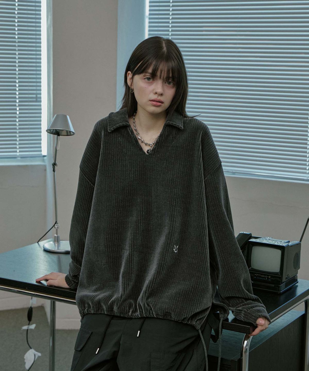 무아르모아(MOIREMOA) Corduroy velour String T Shirt - Dark Gray