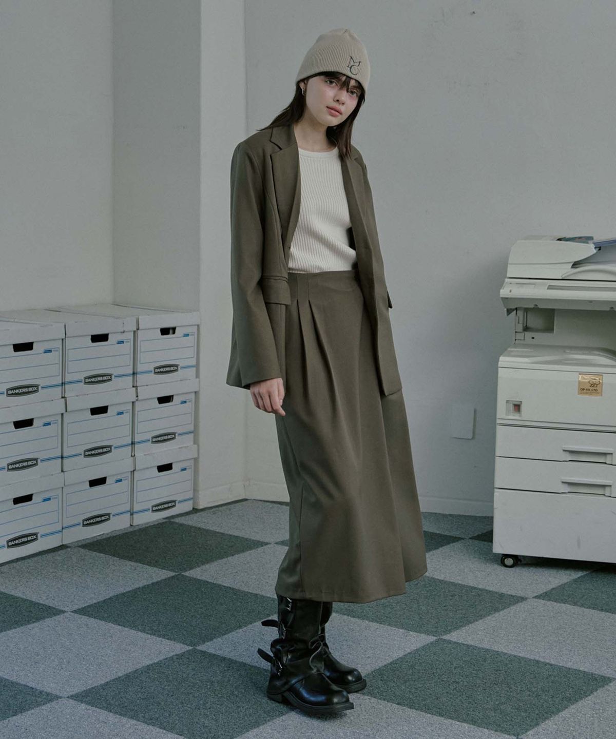 무아르모아(MOIREMOA) wool bland pin tuck wrap skirt - Grayish Brown