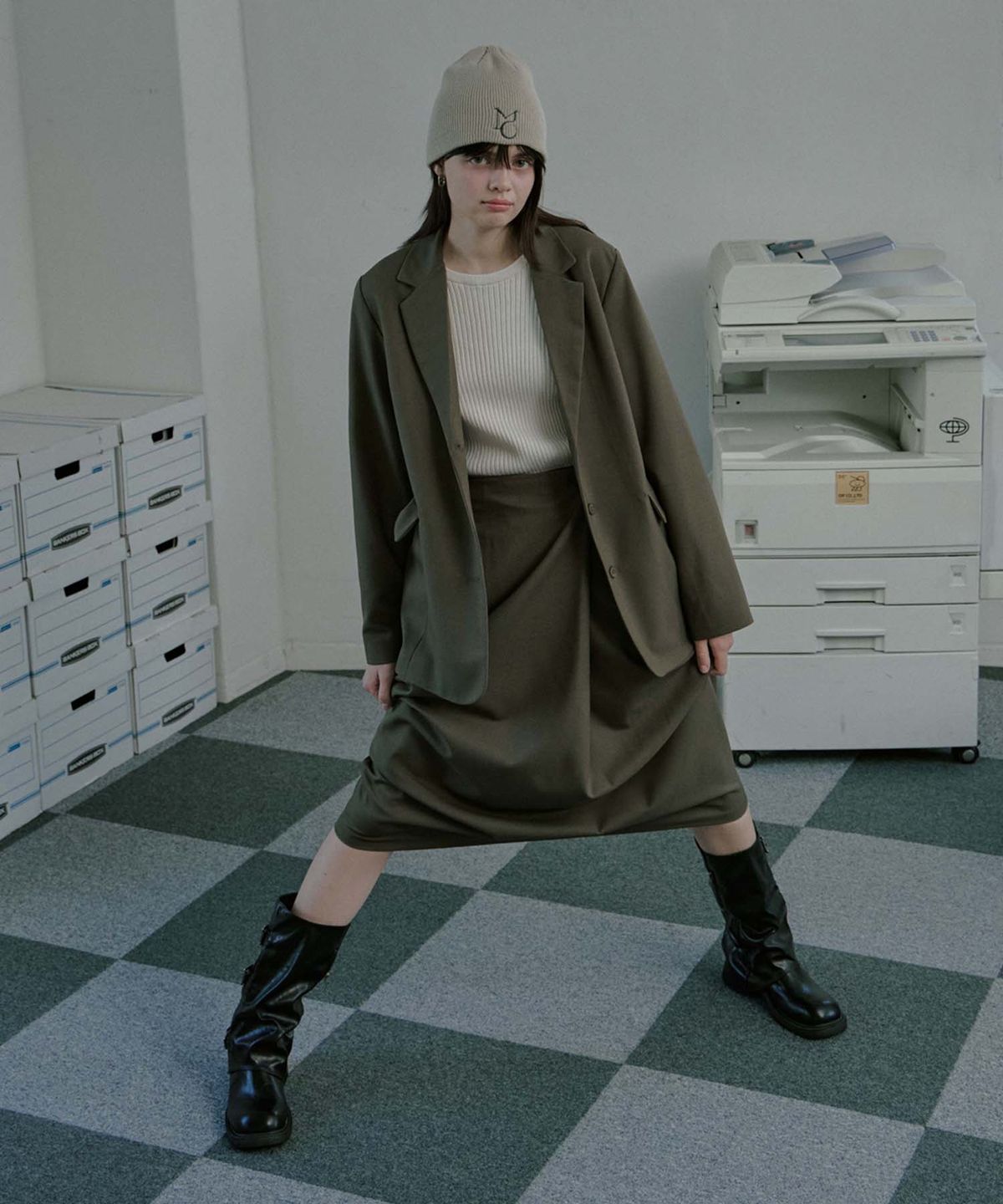 무아르모아(MOIREMOA) wool bland pin tuck wrap skirt - Grayish Brown