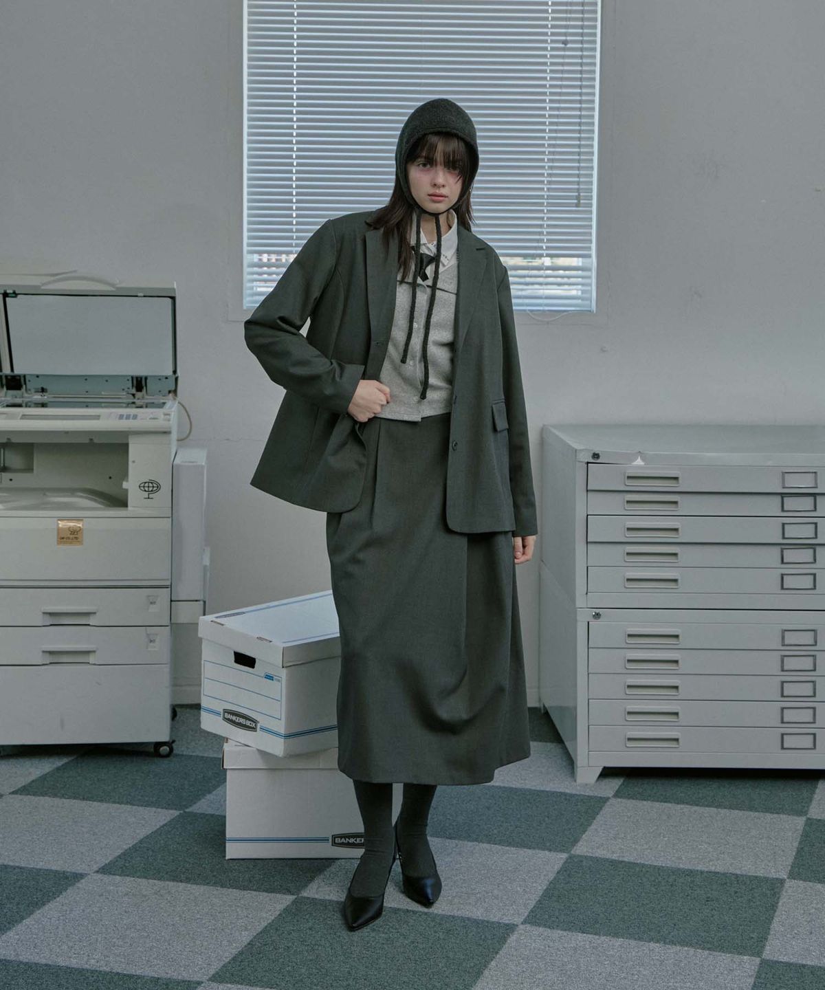 무아르모아(MOIREMOA) wool bland pin tuck wrap skirt - Charcoal