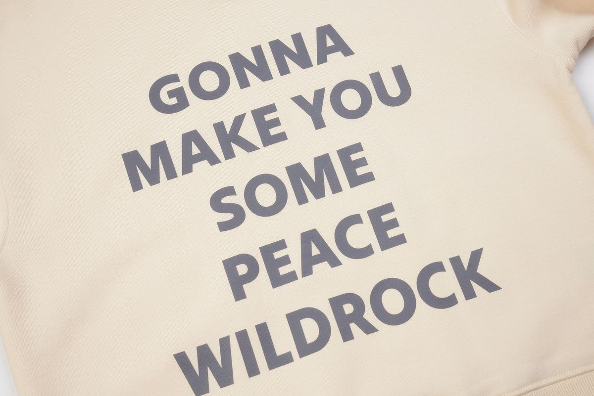 와일드락(WILDROCK) 레터링 크롭 맨투맨_아이보리