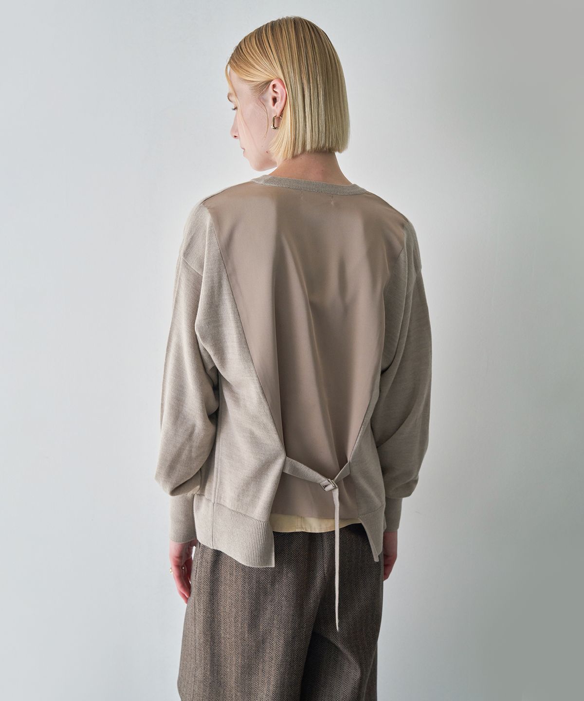필로트(PELOTE) 우븐 패치 벨티드 가디건 (Beige)