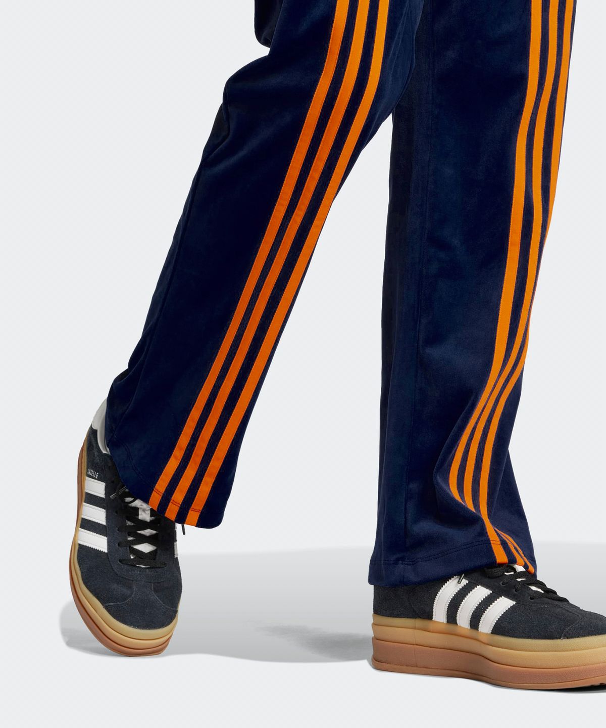 아디다스(ADIDAS) 70s 벨루어 트랙 팬츠 - 네이비:오렌지 / JN8290