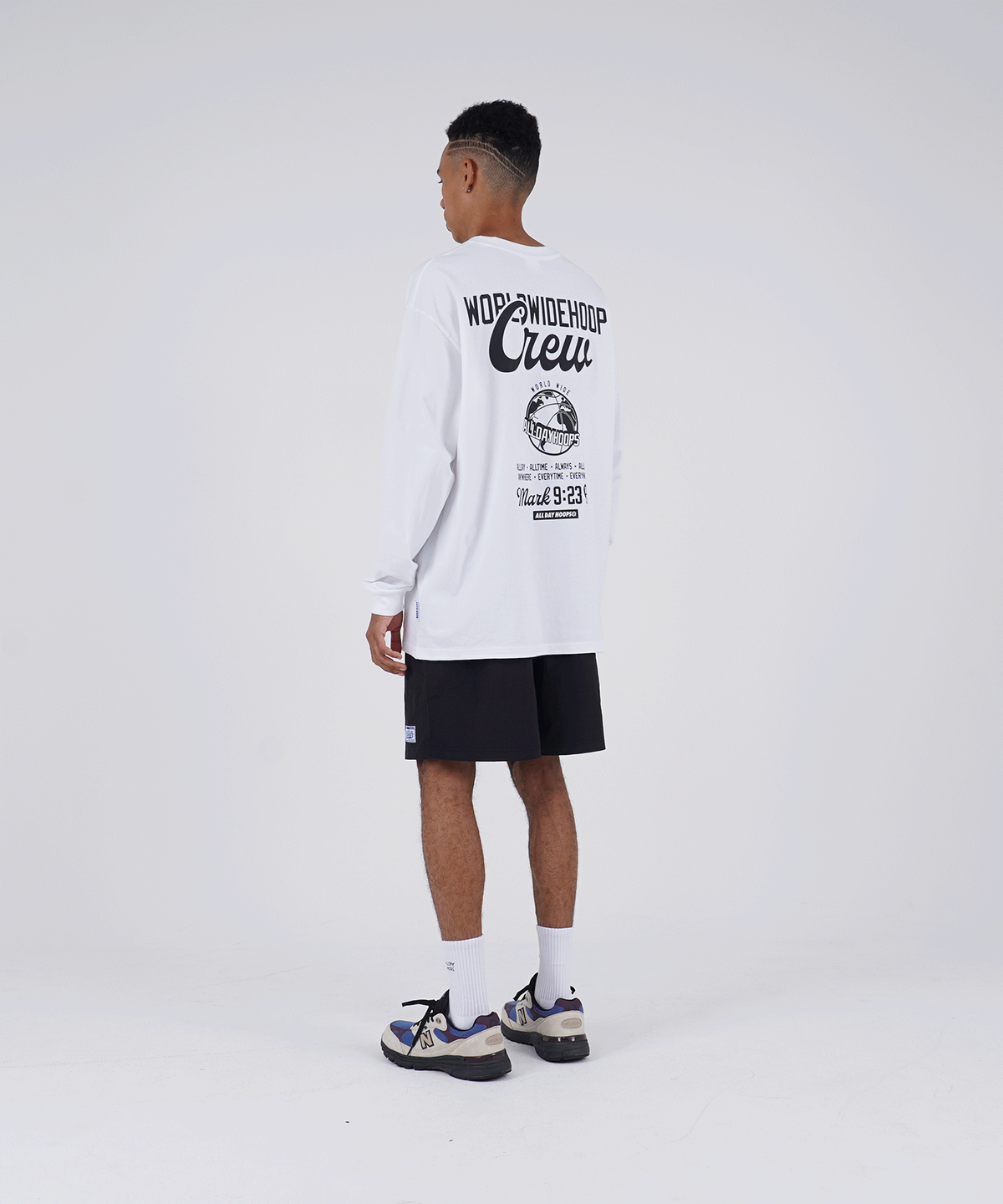 올데이훕스(ALL DAY HOOPS) 월드와이드 후프 크루 스크립트 오버핏 긴팔티셔츠 화이트