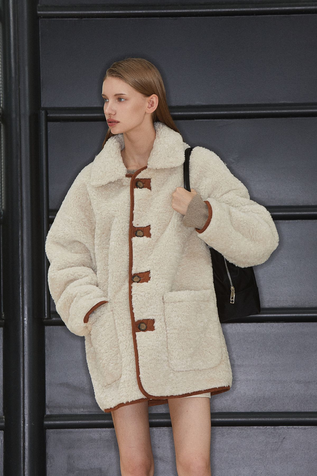 아노에틱(ANOETIC) REVERSIBLE MUSTANG COLLOR COAT_CAMEL BROWN
