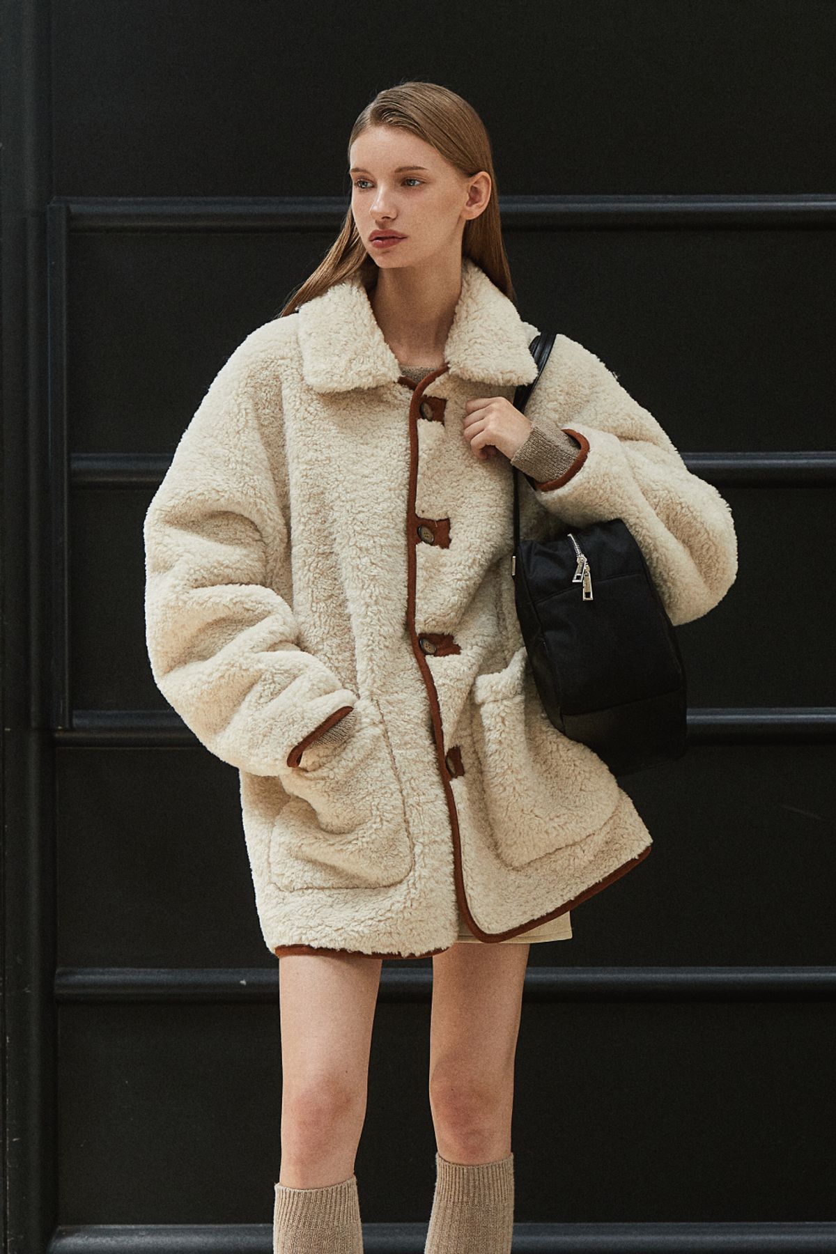아노에틱(ANOETIC) REVERSIBLE MUSTANG COLLOR COAT_CAMEL BROWN