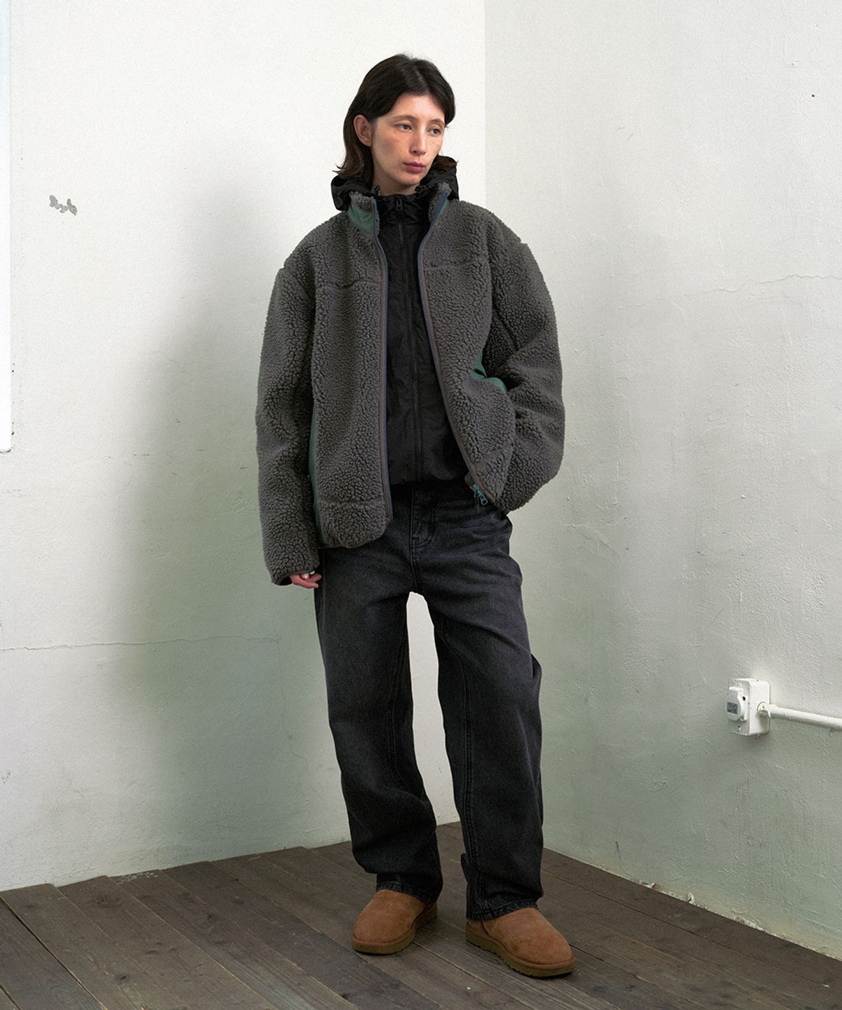 마하그리드(MAHAGRID) CURVED SHERPA FLEECE JACKET GREY(MG2EFMJ230A)