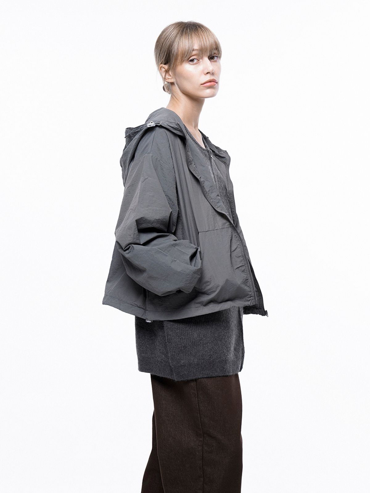 챈세스노이(CHANCE'S NOI) Crop Hooded Windbreaker Jumper - Charcoal /W243OT01CH