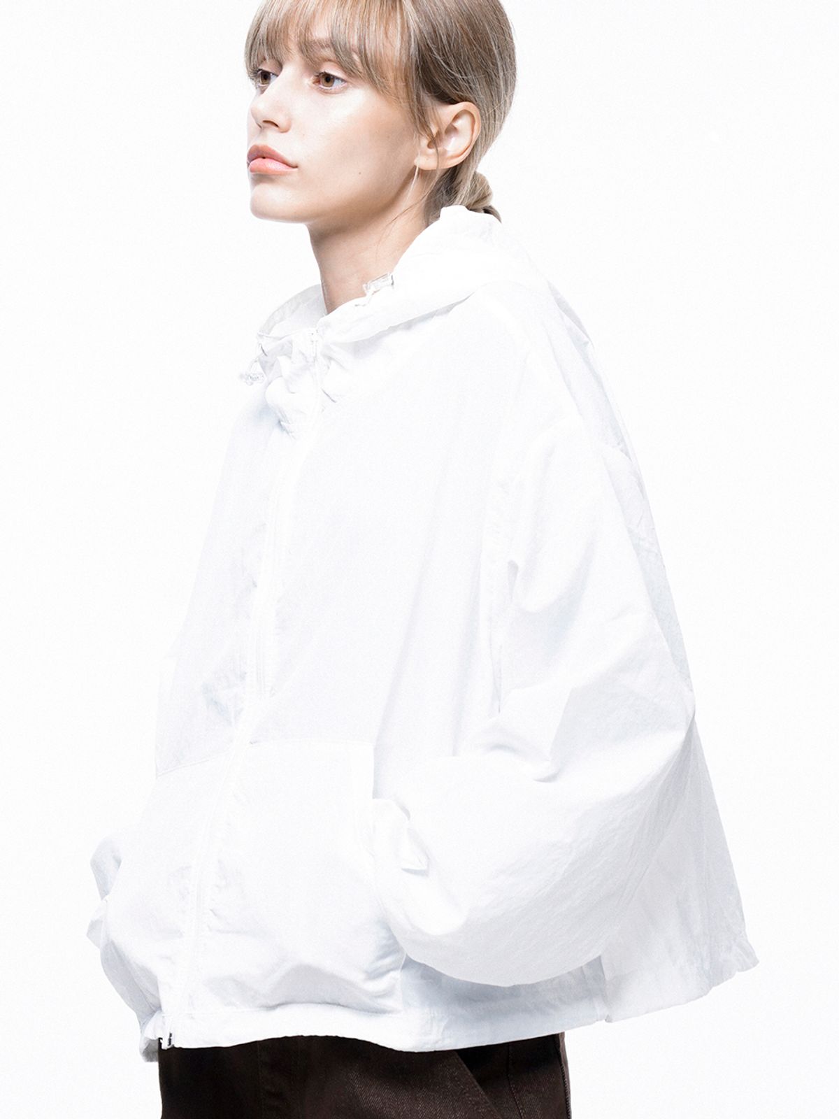 챈세스노이(CHANCE'S NOI) Crop Hooded Windbreaker Jumper - White /W243OT01WH