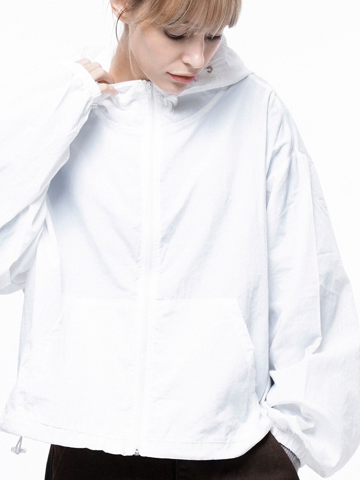 챈세스노이(CHANCE'S NOI) Crop Hooded Windbreaker Jumper - White /W243OT01WH