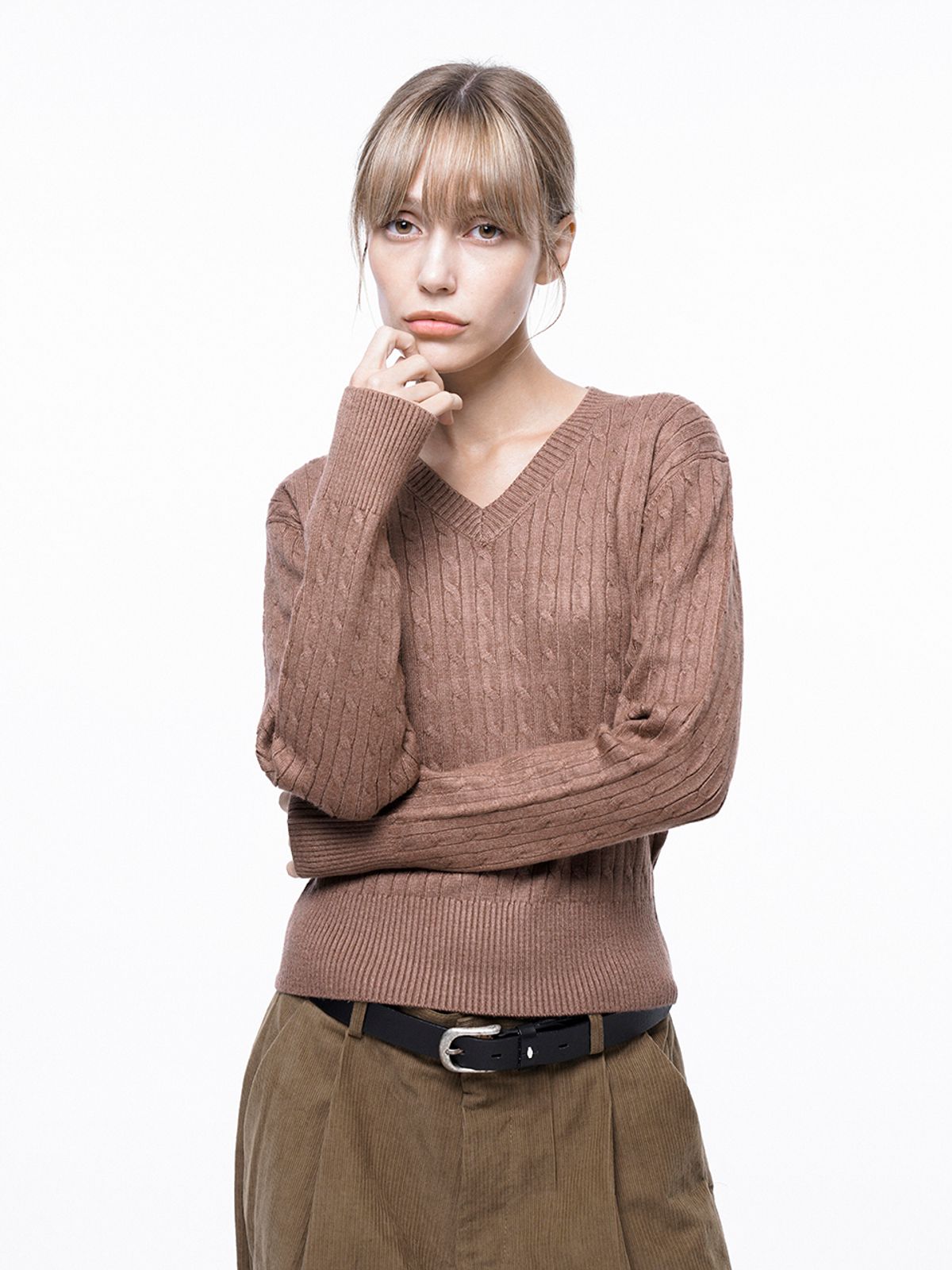 챈세스노이(CHANCE'S NOI) Soft Cable V-neck Knit - Brown /W243TP02BR