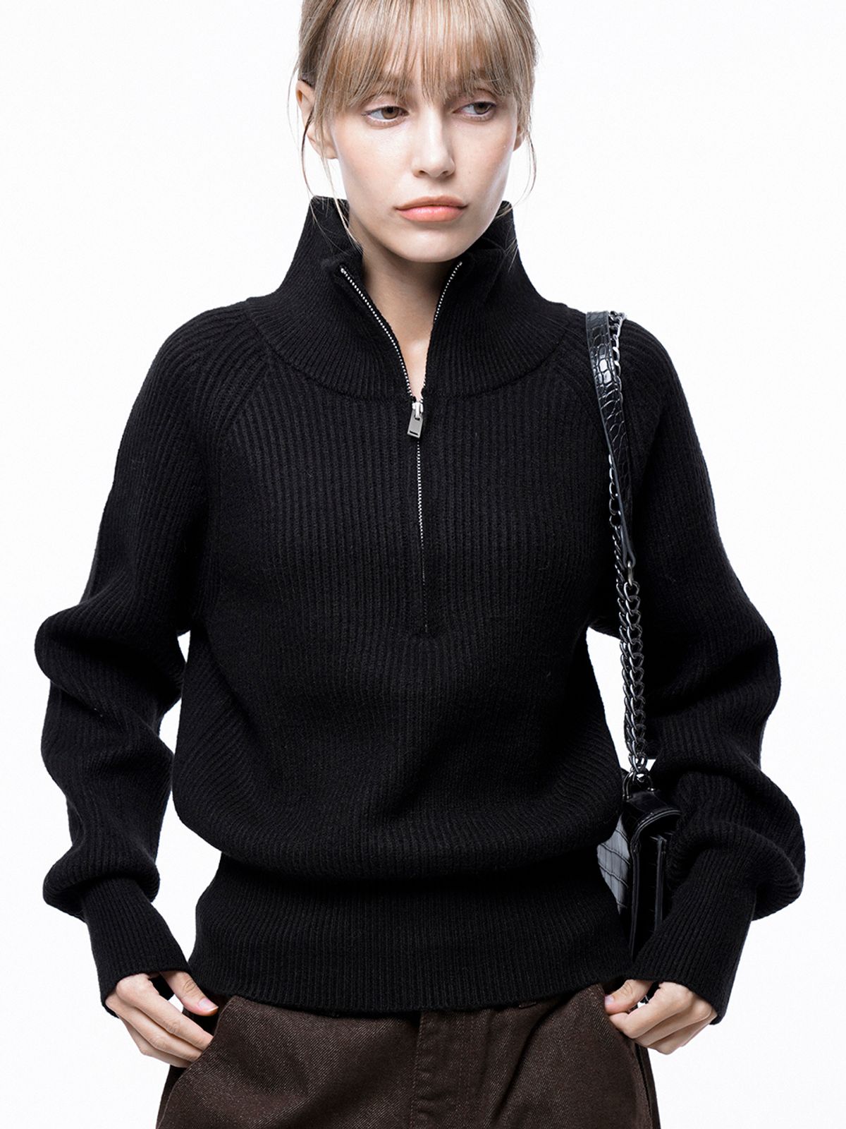 챈세스노이(CHANCE'S NOI) Soft Hazzy Half Zip-up Knit - Black /W243TP05BK