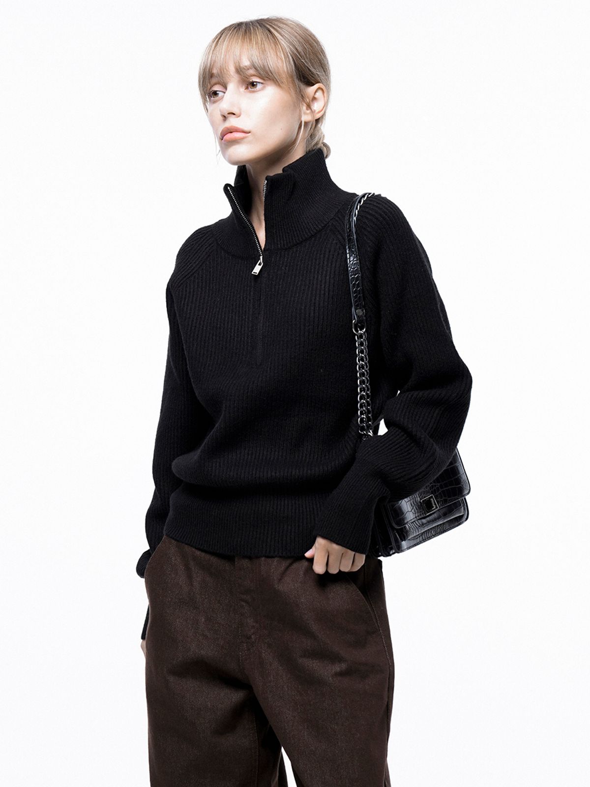 챈세스노이(CHANCE'S NOI) Soft Hazzy Half Zip-up Knit - Black /W243TP05BK