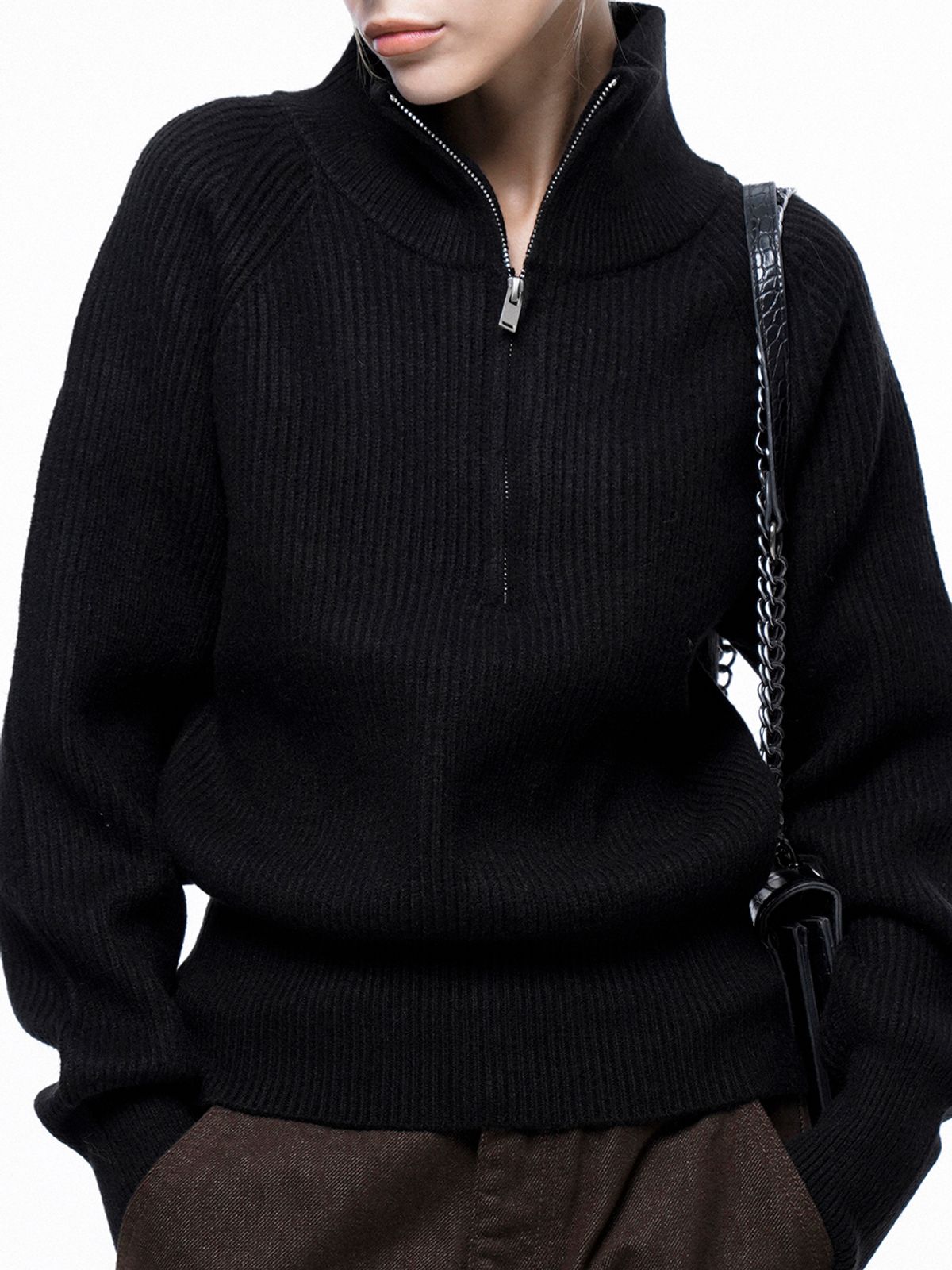 챈세스노이(CHANCE'S NOI) Soft Hazzy Half Zip-up Knit - Black /W243TP05BK