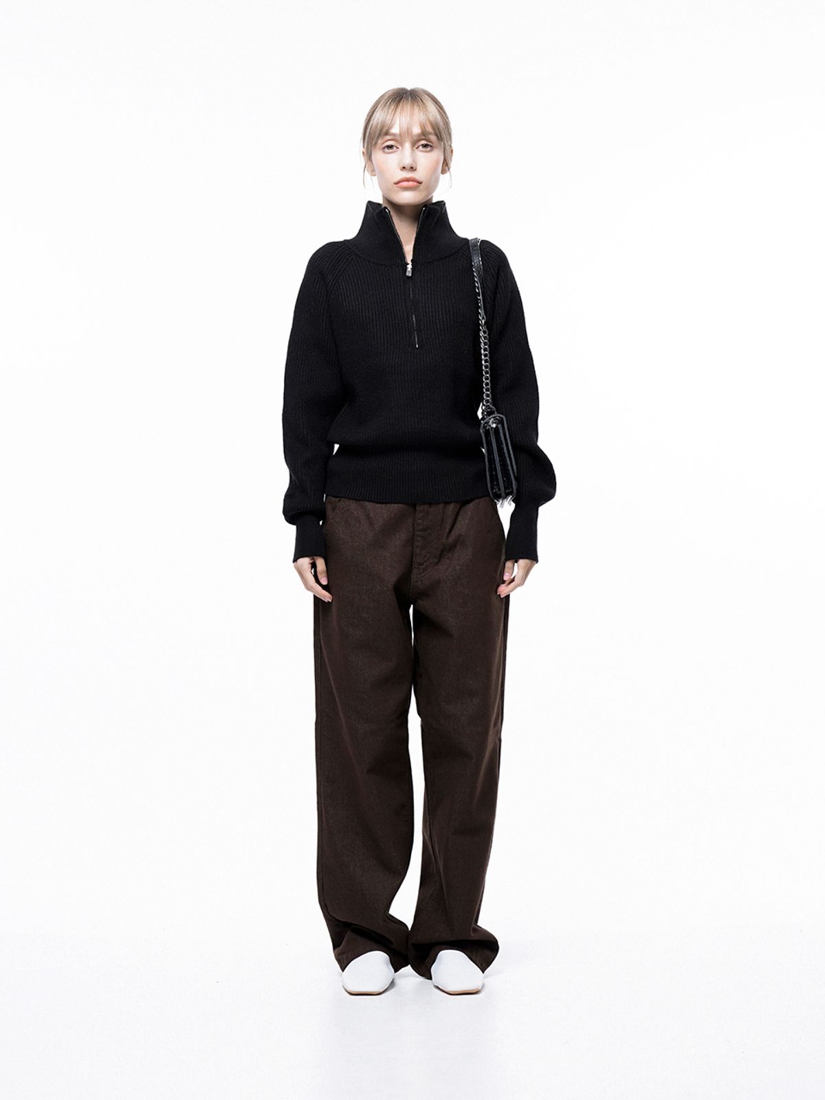 챈세스노이(CHANCE'S NOI) Soft Hazzy Half Zip-up Knit - Black /W243TP05BK