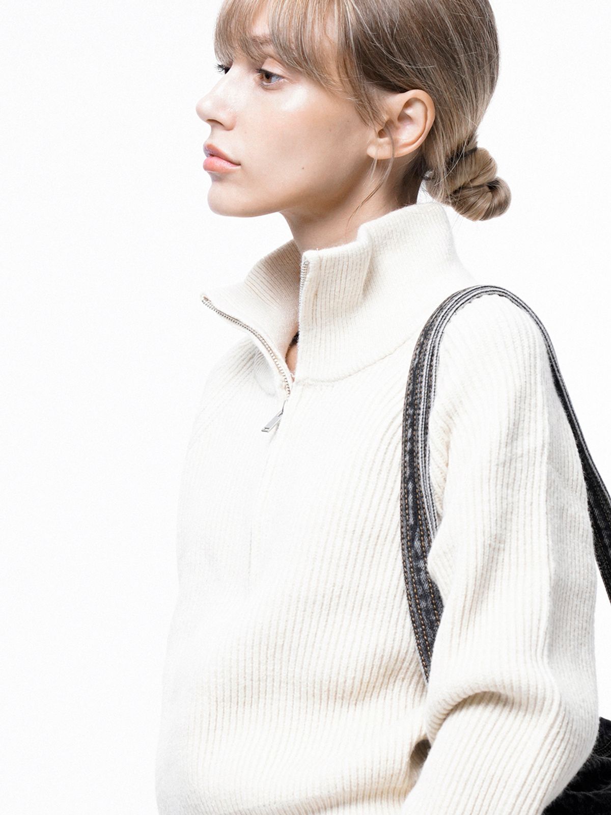 챈세스노이(CHANCE'S NOI) Soft Hazzy Half Zip-up Knit - Ivory /W243TP05IV