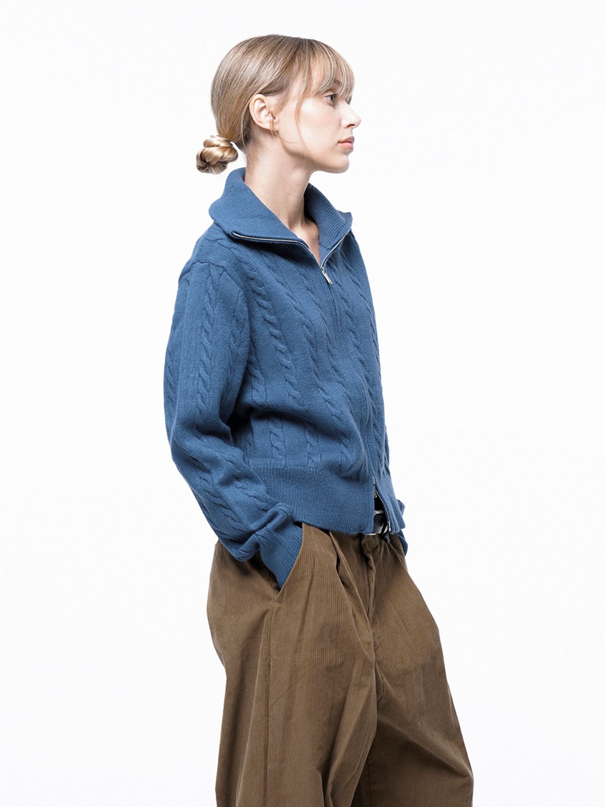 챈세스노이(CHANCE'S NOI) Soft Cable Zip-up Knit Cardigan - Blue /W243TP03BL