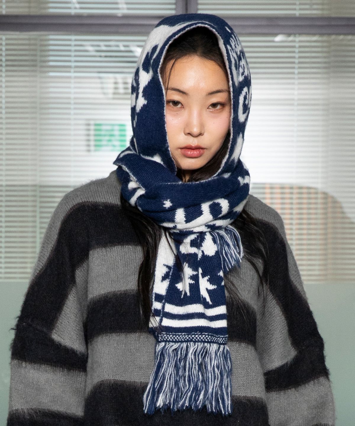 엑스톤즈(XTONZ) XTA050 오리진 리버시블 헤어리 머플러 (NAVY)