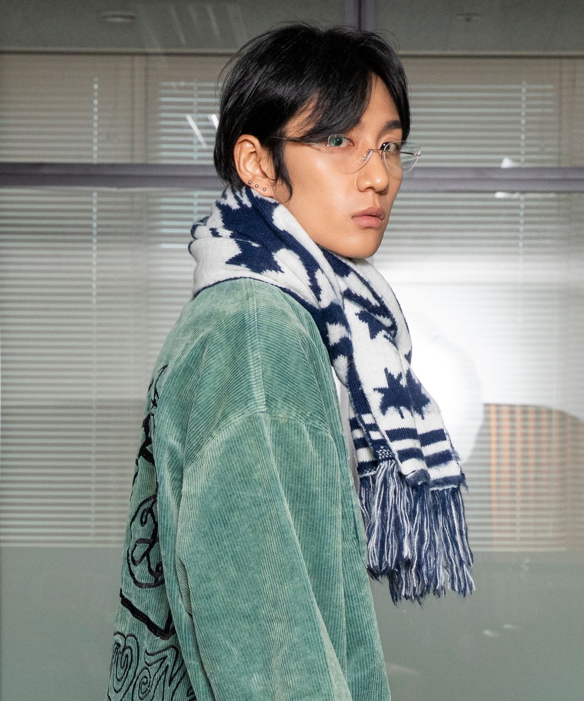 엑스톤즈(XTONZ) XTA050 오리진 리버시블 헤어리 머플러 (NAVY)