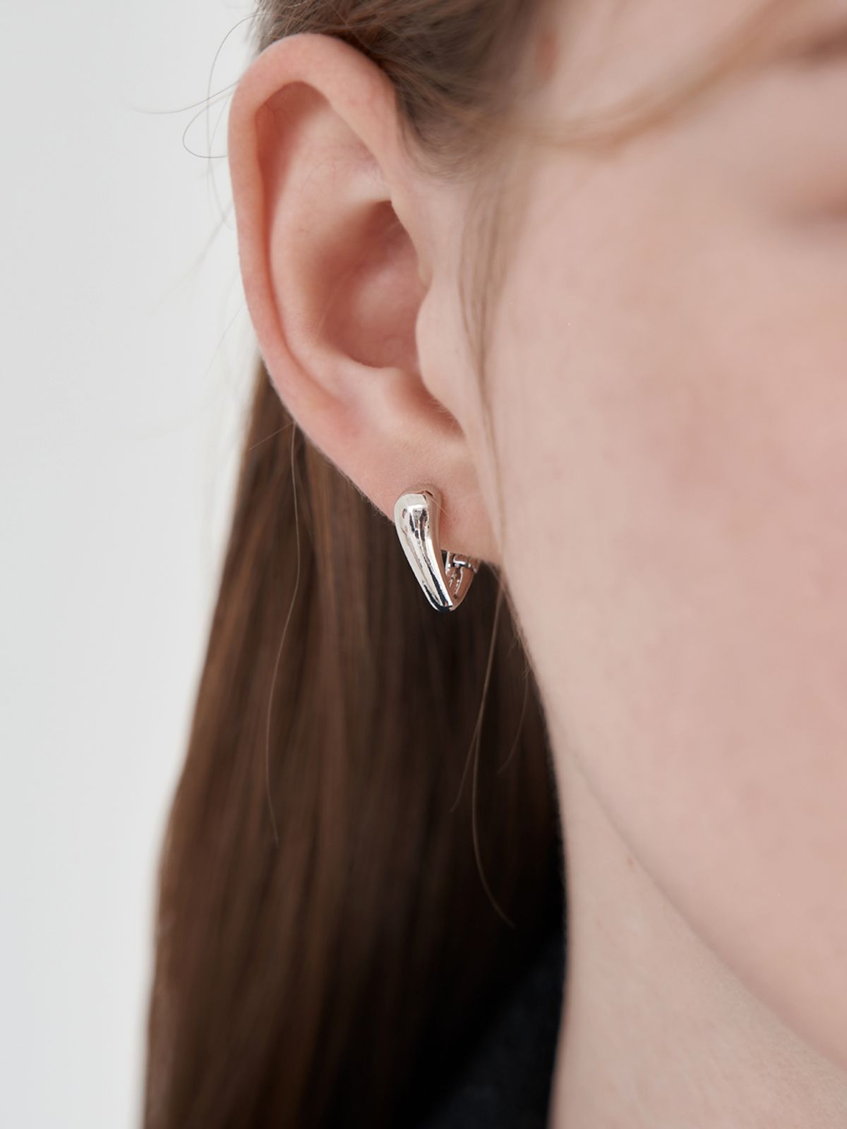 가이거주얼리(GEIGERJEWELRY) 볼룸 하트 물방울 원터치 귀걸이 GISVEE156 (실버925 PIN)