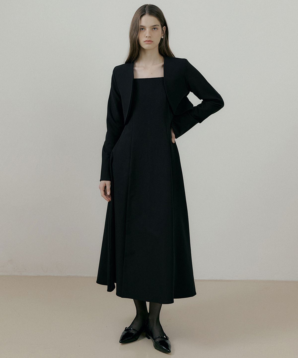리올그(REORG) RIE FLARE SLEEVELESS OPS BLACK
