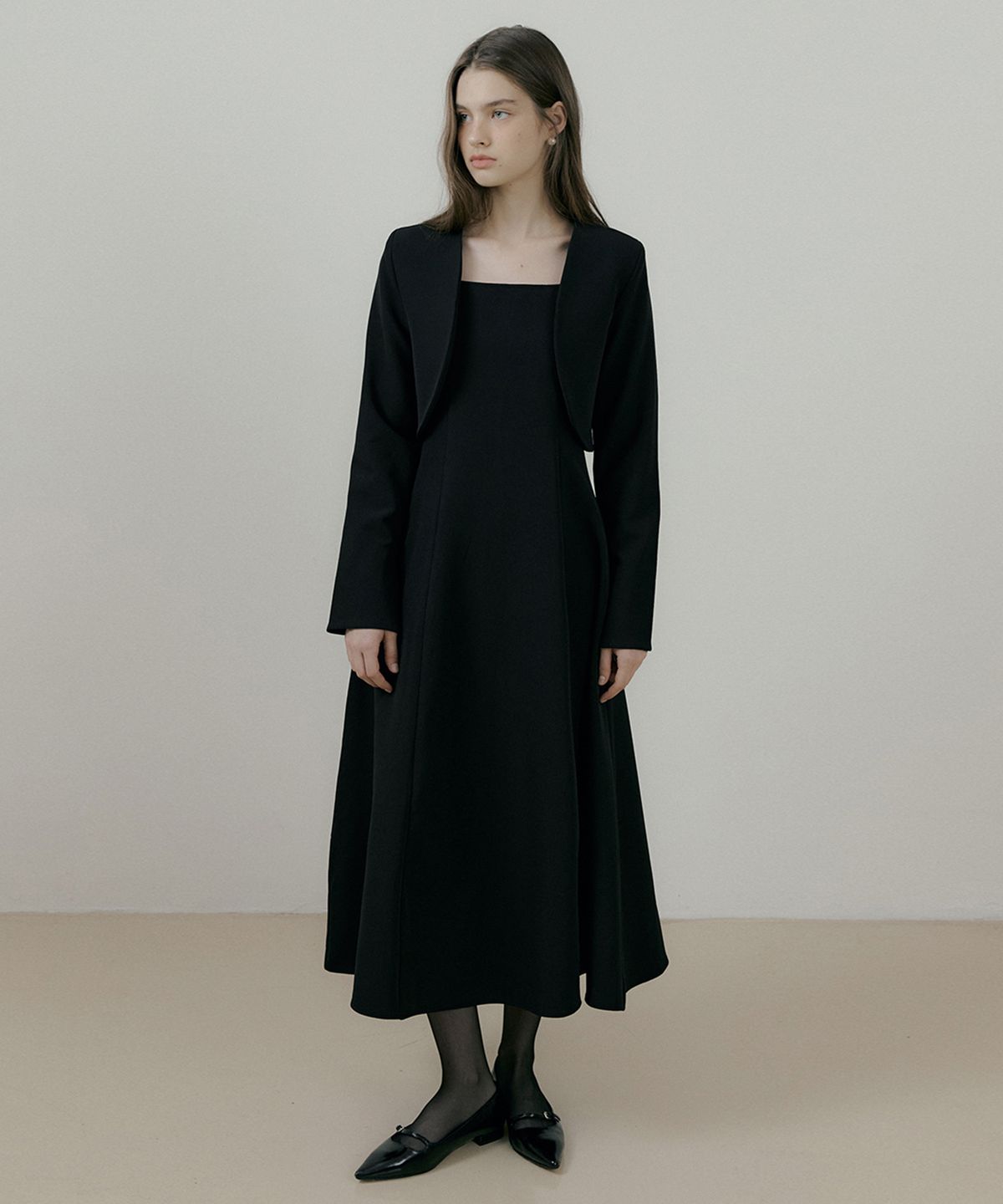 리올그(REORG) RIE ROUND JACKET WITH FLARE SLEEVELESS OPS BLACK