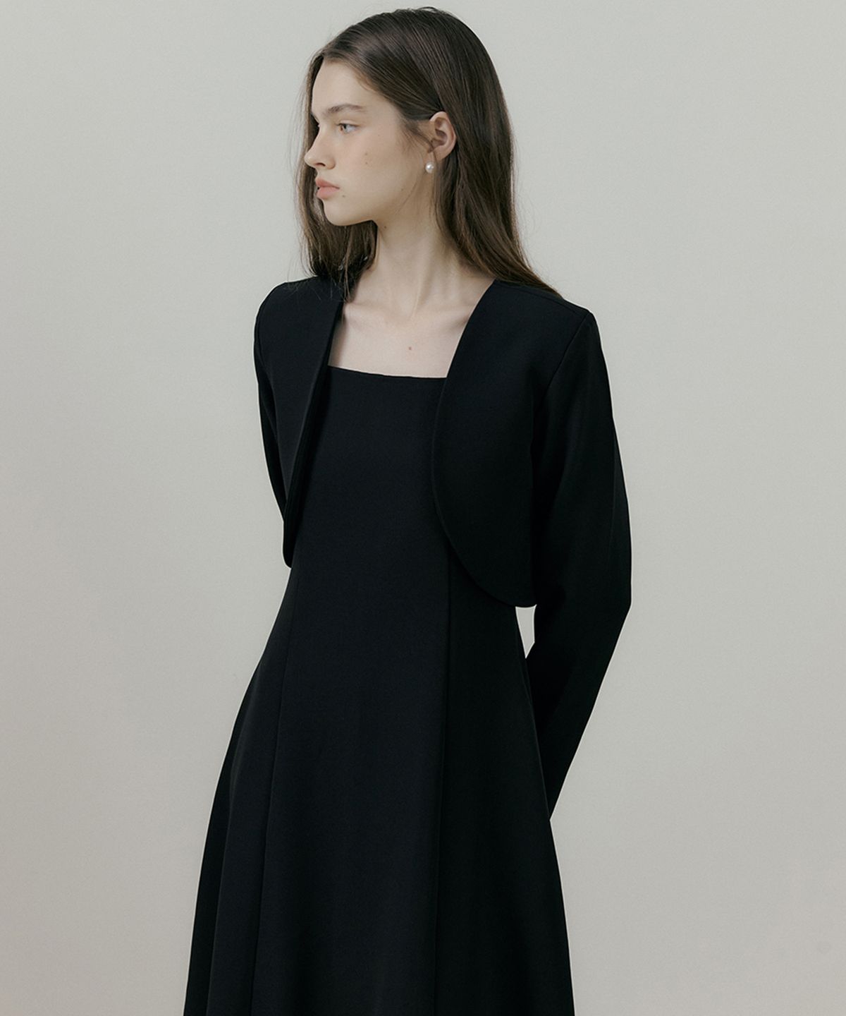 리올그(REORG) RIE ROUND JACKET WITH FLARE SLEEVELESS OPS BLACK