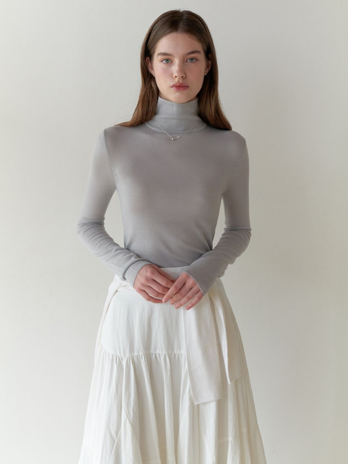 리엘(RE L) Powdery turtleneck knit (silver blue)