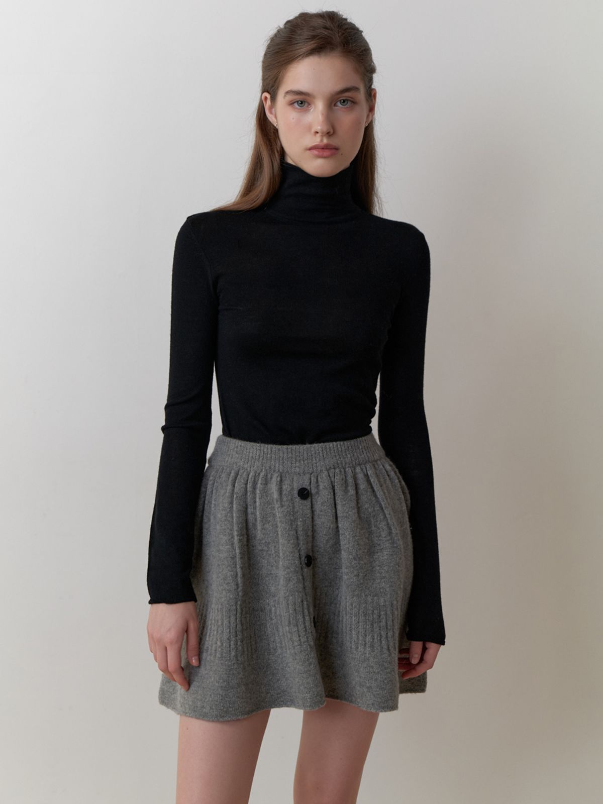 리엘(RE L) Powdery turtleneck knit (black)