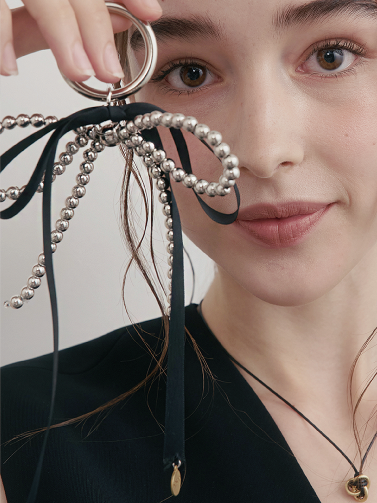 소수(SOSOO) Black Pearl Ribbon Keyring