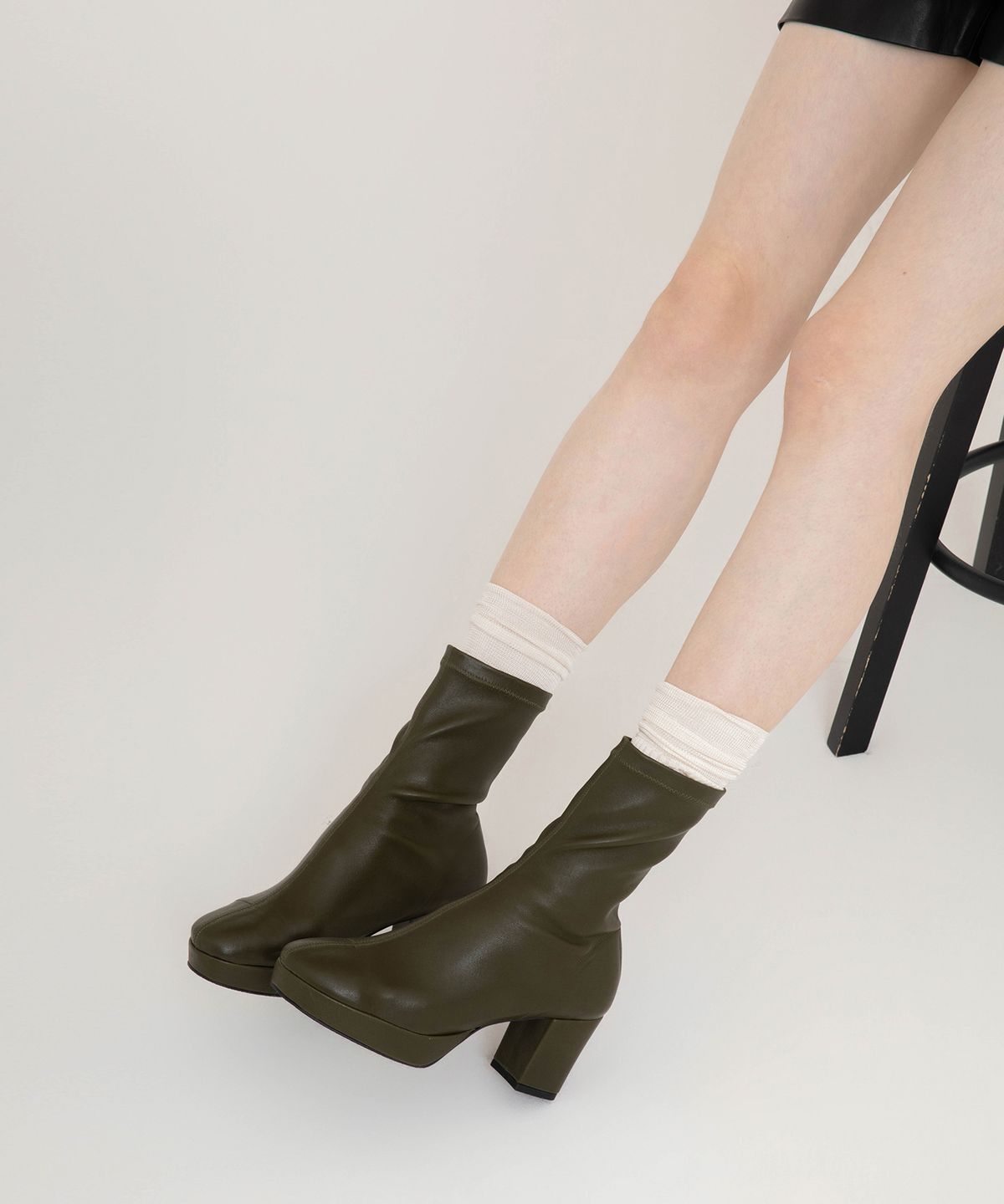 슈바이초이(SHOEBYCHOI) 스트레치 가보시 미들 부츠 (7cm) _올리브그린, 블랙