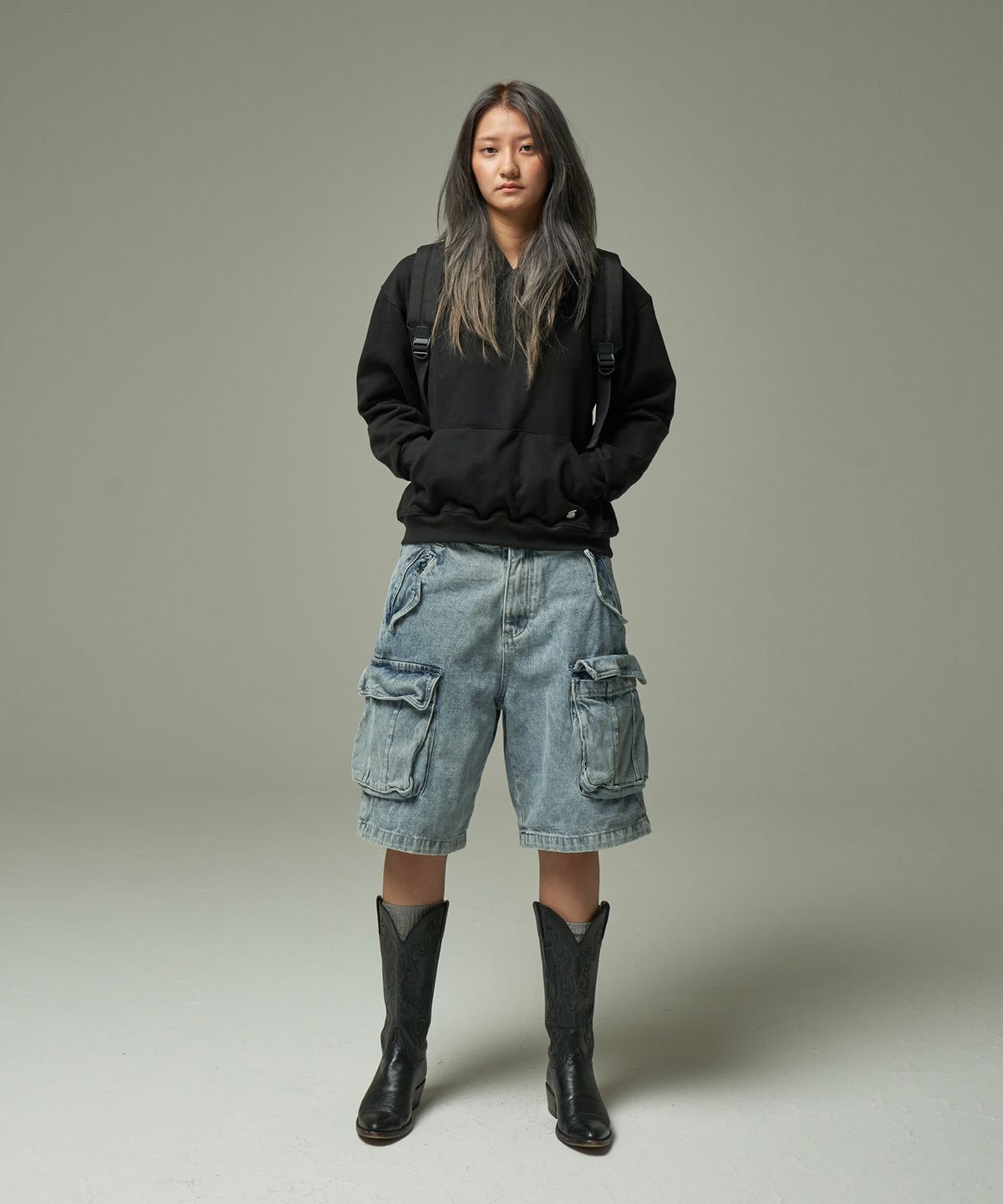 사이(SAAI) 크롭 후디 블랙