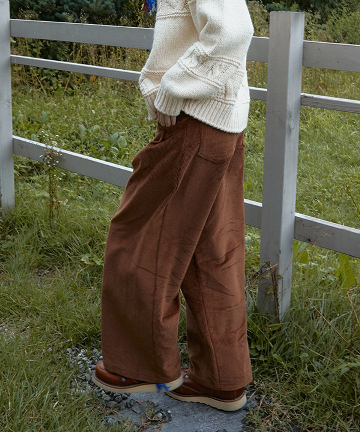 그린버터(GREENBUTTER) Corduroy Wide Pants (Brown)