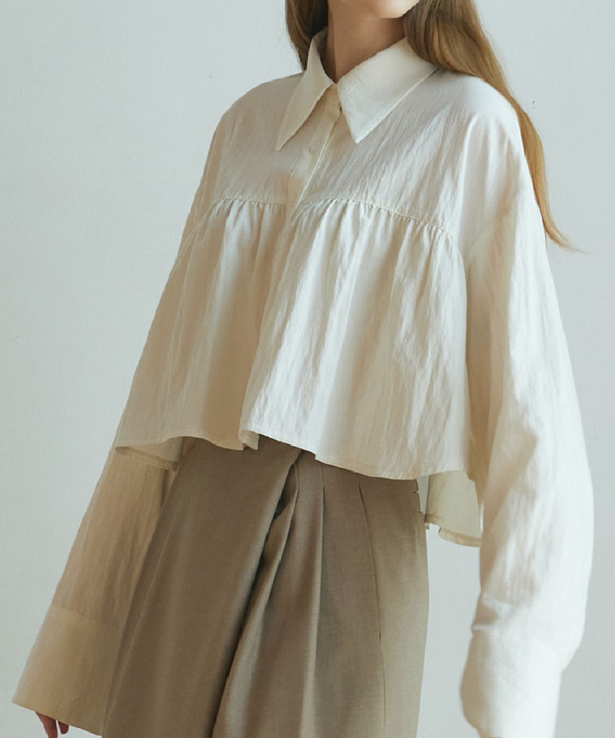무아르모아(MOIREMOA) MO Shirring Layered Blouse - Ivory