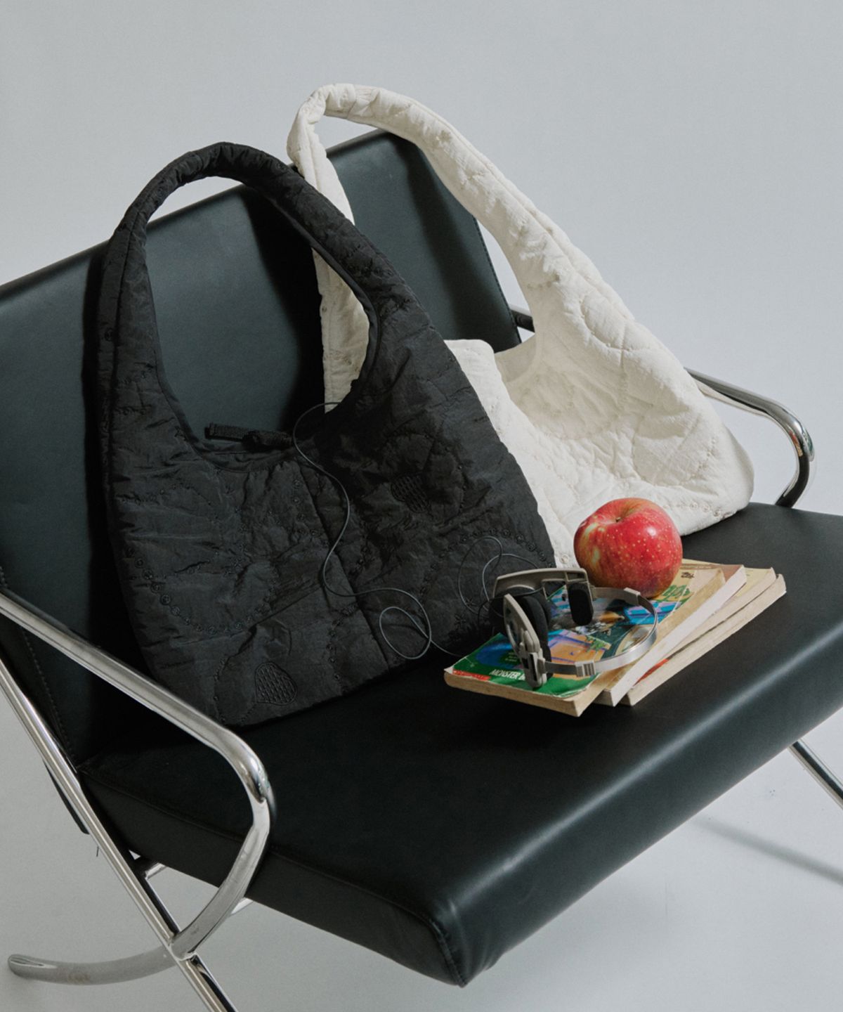 포에브(POEV) Broderie Padded Day Bag - Black