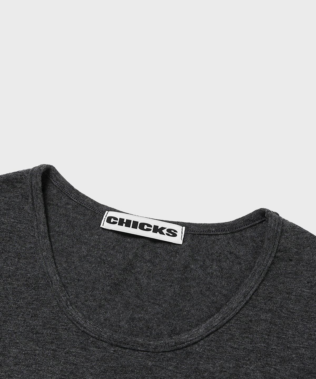칙스(CHICKS) Scratch ribbon 롱 슬리브 티셔츠 Charcoal